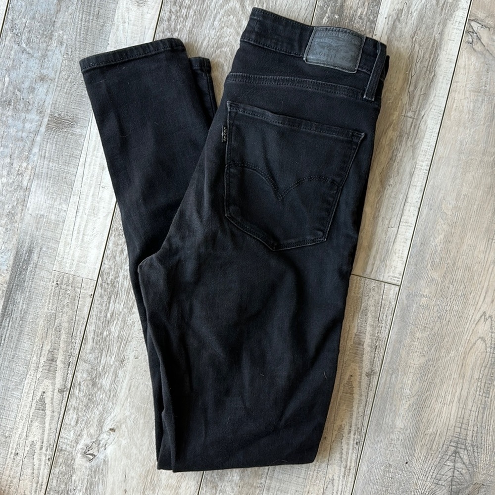 Levi’s 721 High Rise Skinny Jeans // 29